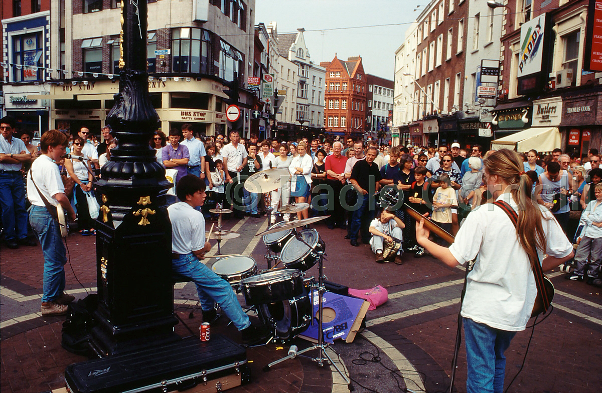 Young Musicians in Grafton Street, Dublin, Ireland
 (cod:Ireland 23)